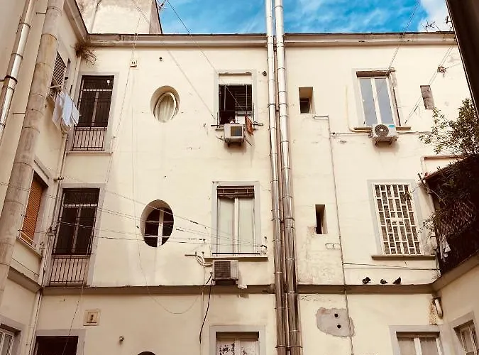 شقة Napoli Centrale Suite *